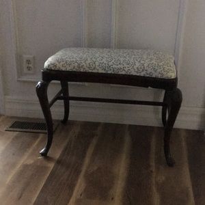 Meet your Posher, Lori